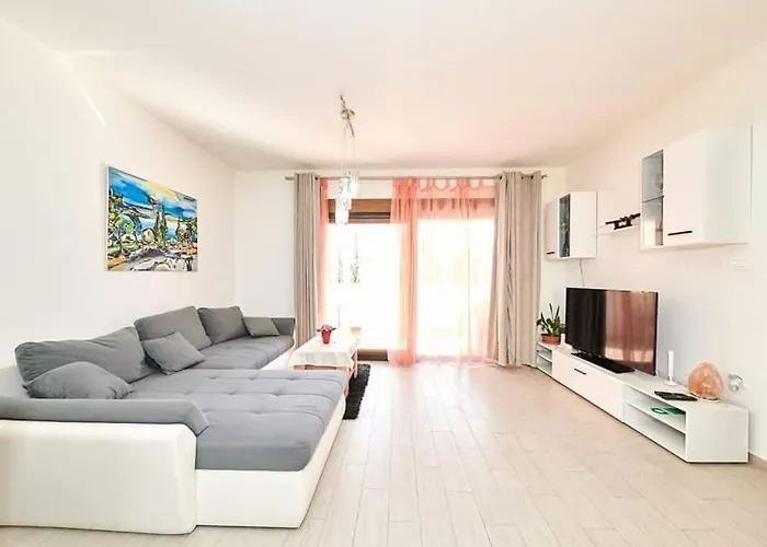 Holiday Home Laura ****